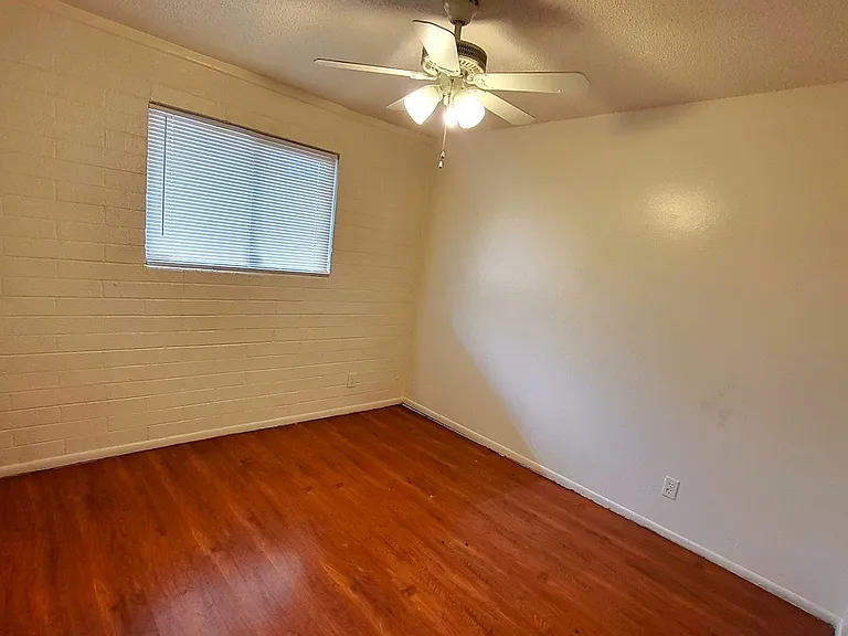 913 E Spence Ave — Photo 12