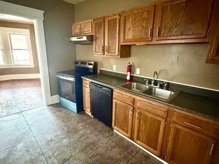933 W Market St #1 — Photo 6