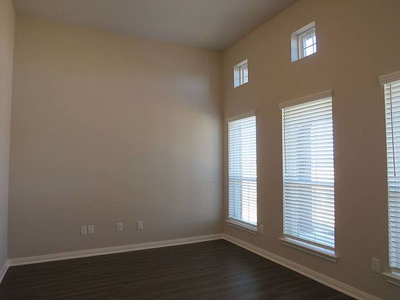 5th image of 6308 Golden Gate Dr