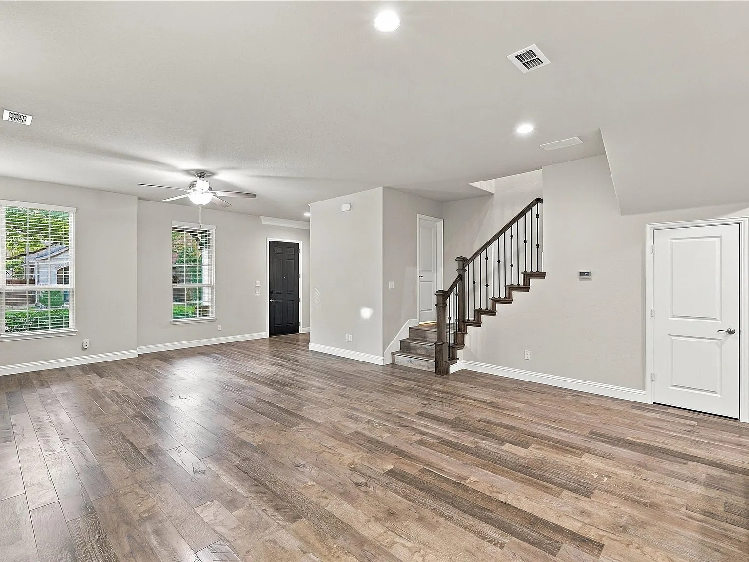 3 bed, 2.5 bath, 2296 sqft, $2,900 — Photo 4