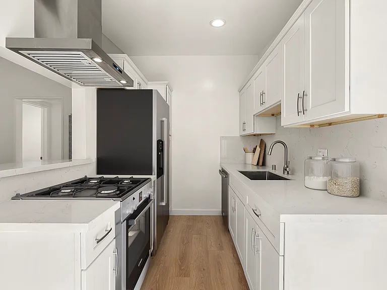 1829 Beloit Ave #8 — Photo 3