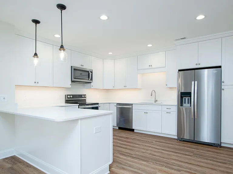 205 W Main St #6 — Photo 1