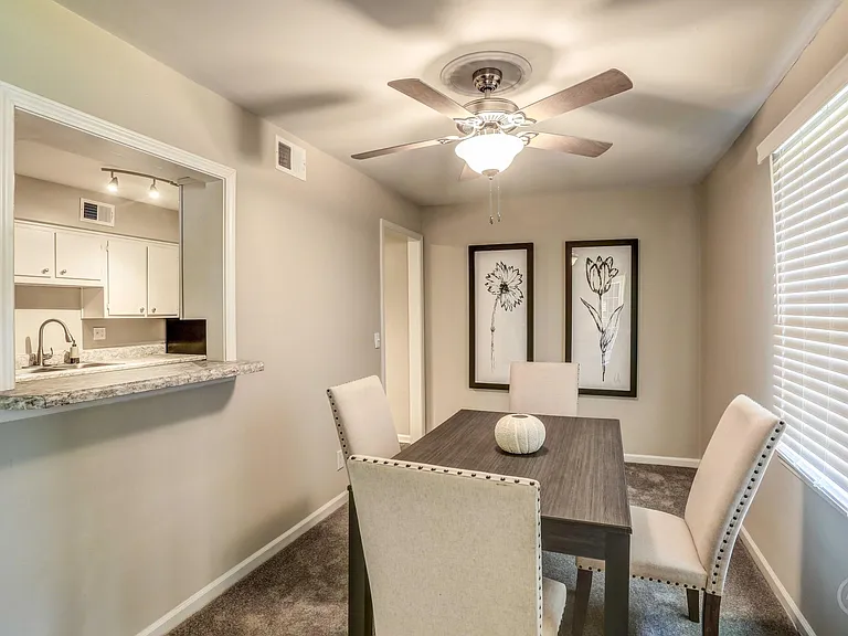 Dining room in the Maple