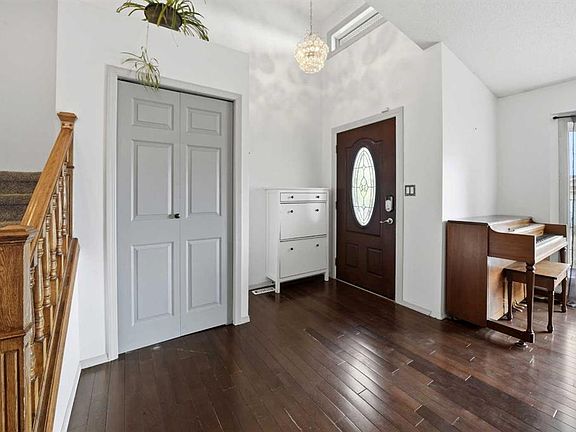 4th image of 76 S Dixon Cres