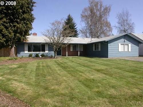2nd image of 1221 NE Birchaire Ln