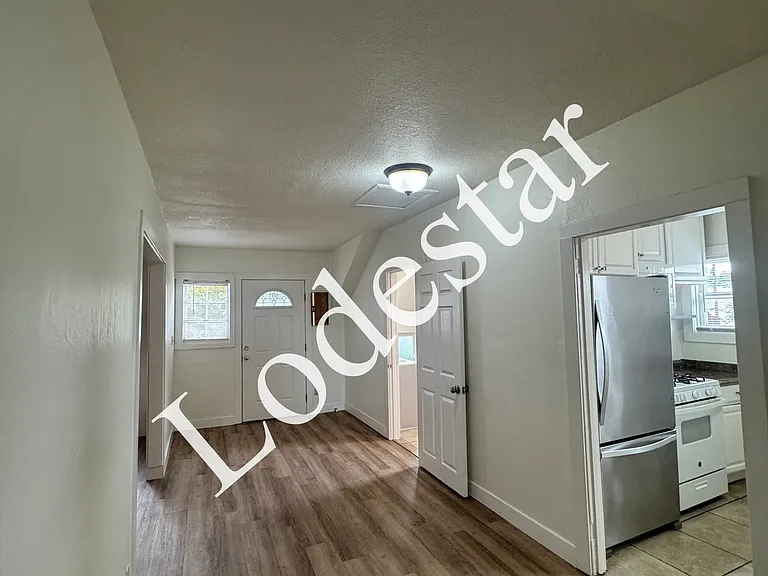 302 Carolina St #C — Photo 5