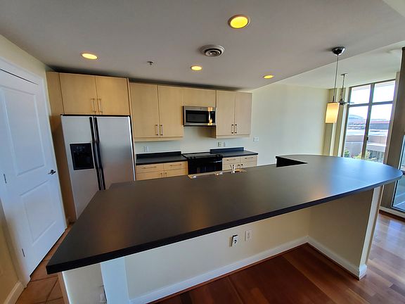 5th image of 250 Park Avenue West NW Unit 812