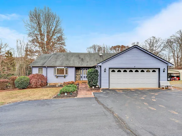 110 Clubhouse Dr, Moneta, VA 24121