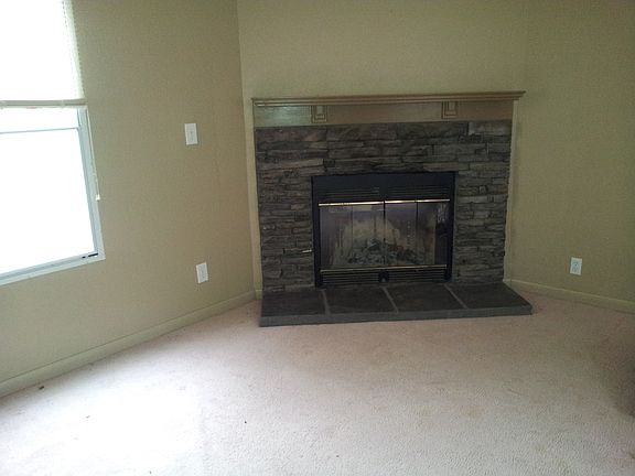 Fireplace/Living Area