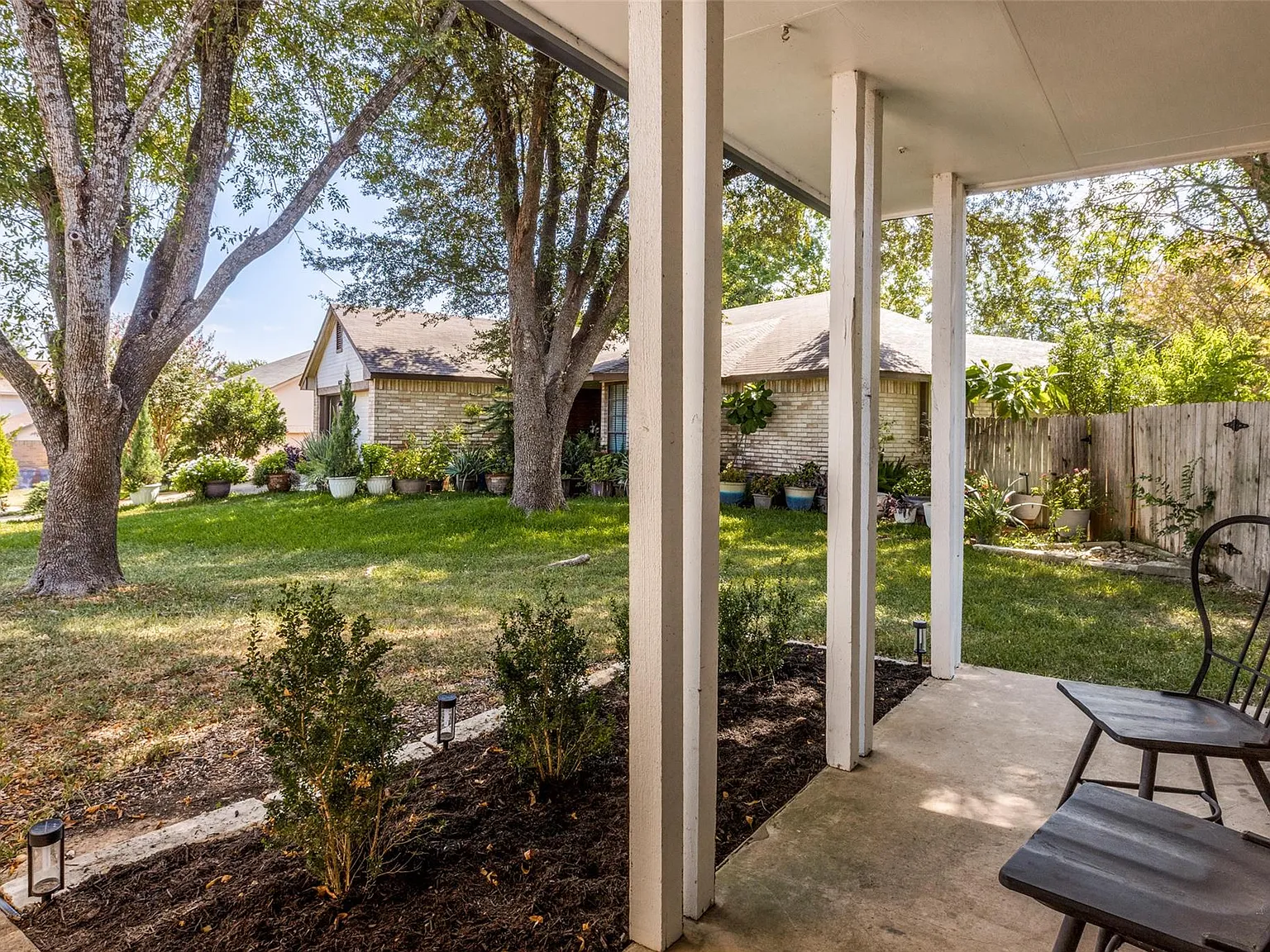 3 bed, 2.5 bath, 1498 sqft, $2,200 — Photo 3
