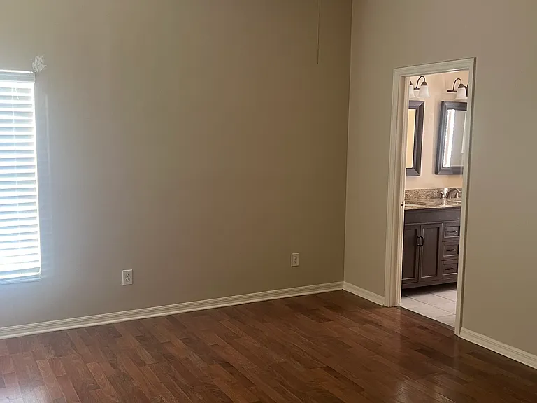 5135 Baron St — Photo 17