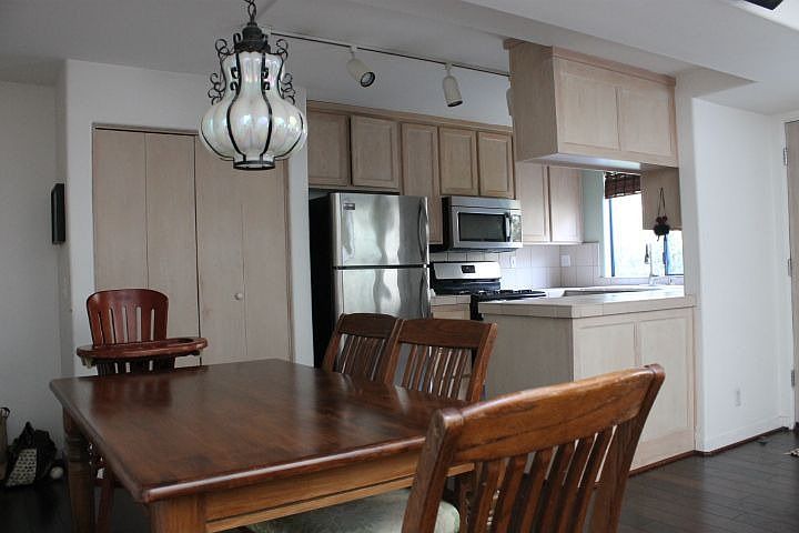 1st image of 1122 W 10th St APT B