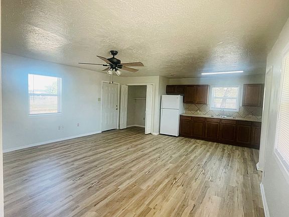 3rd image of 1408 S Avenue B