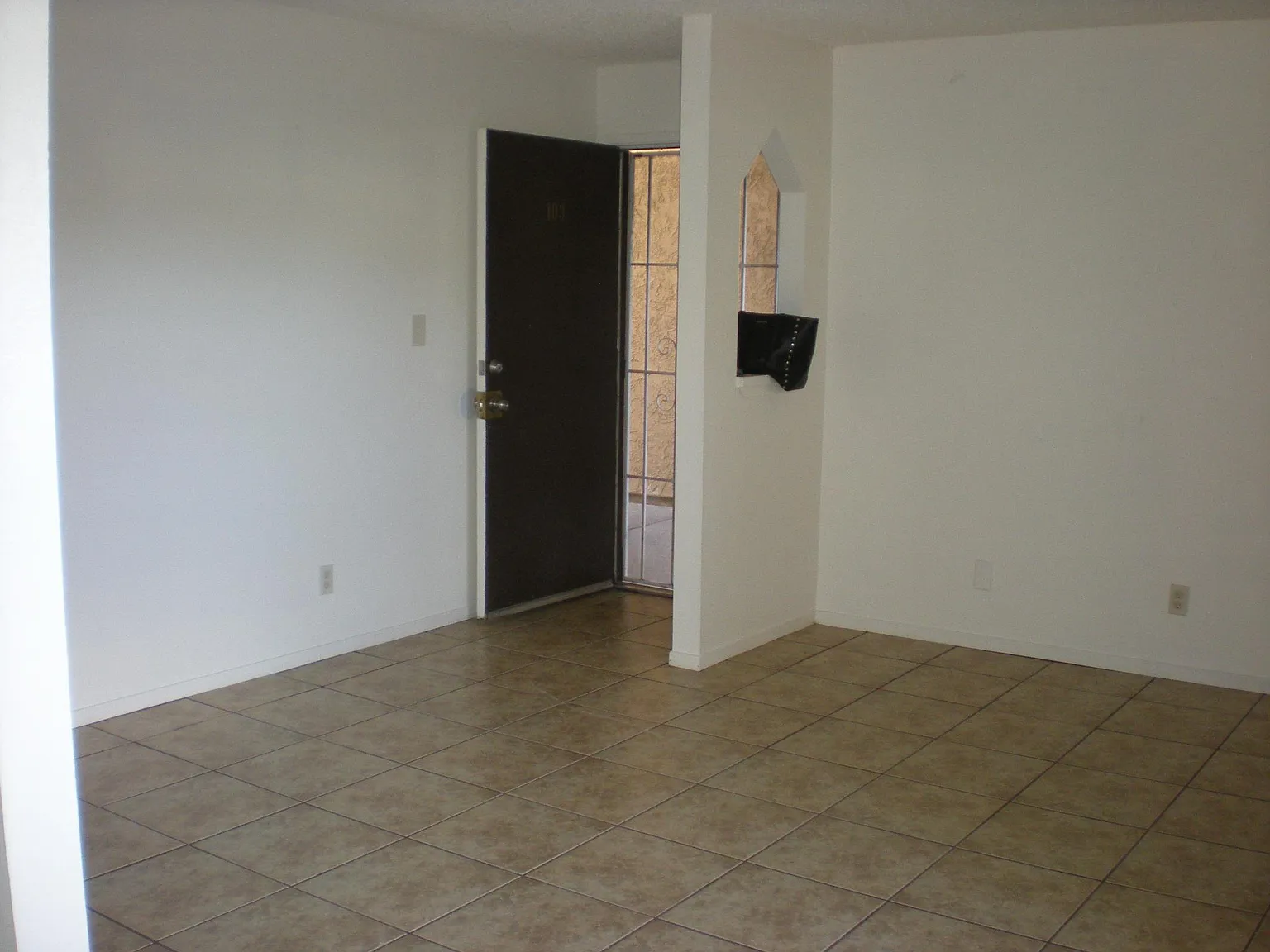 2 bed, 864 sqft, $1,400 — Photo 3