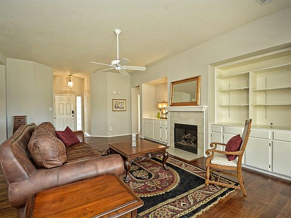 4th image of 707 Holly Ct