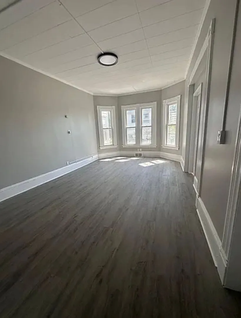 47 Hart Street — Photo 3