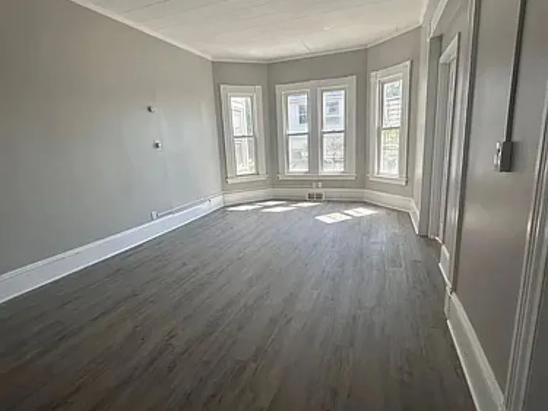 47 Hart St — Photo 3
