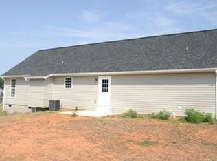 28 Quail Knoll Ln, Cleveland, GA 30528