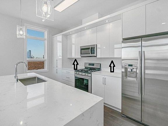 3rd image of 119 Peter St Unit 403