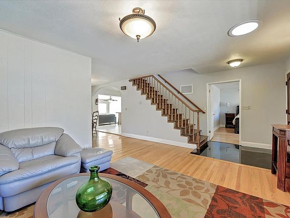 4th image of 1050 Lois Ave