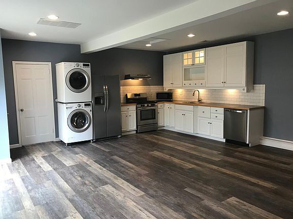Kitchen/laundry area