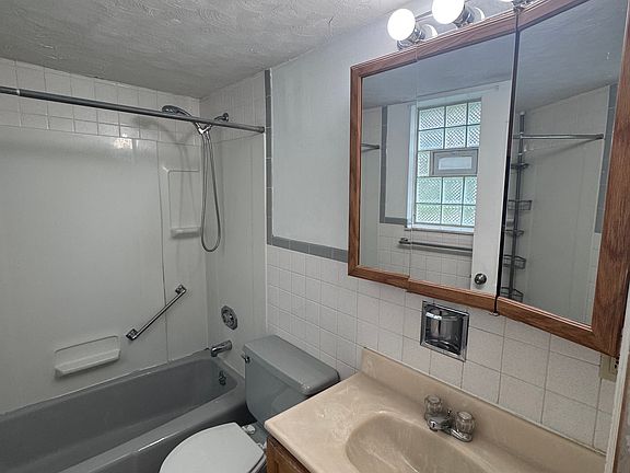 4th image of 2628 Hope Ave APT C