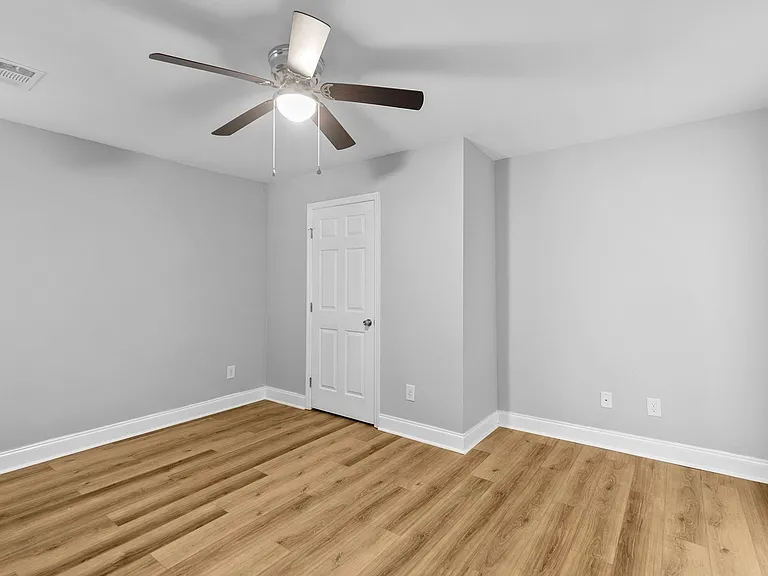 Crestview Apartments — Photo 18