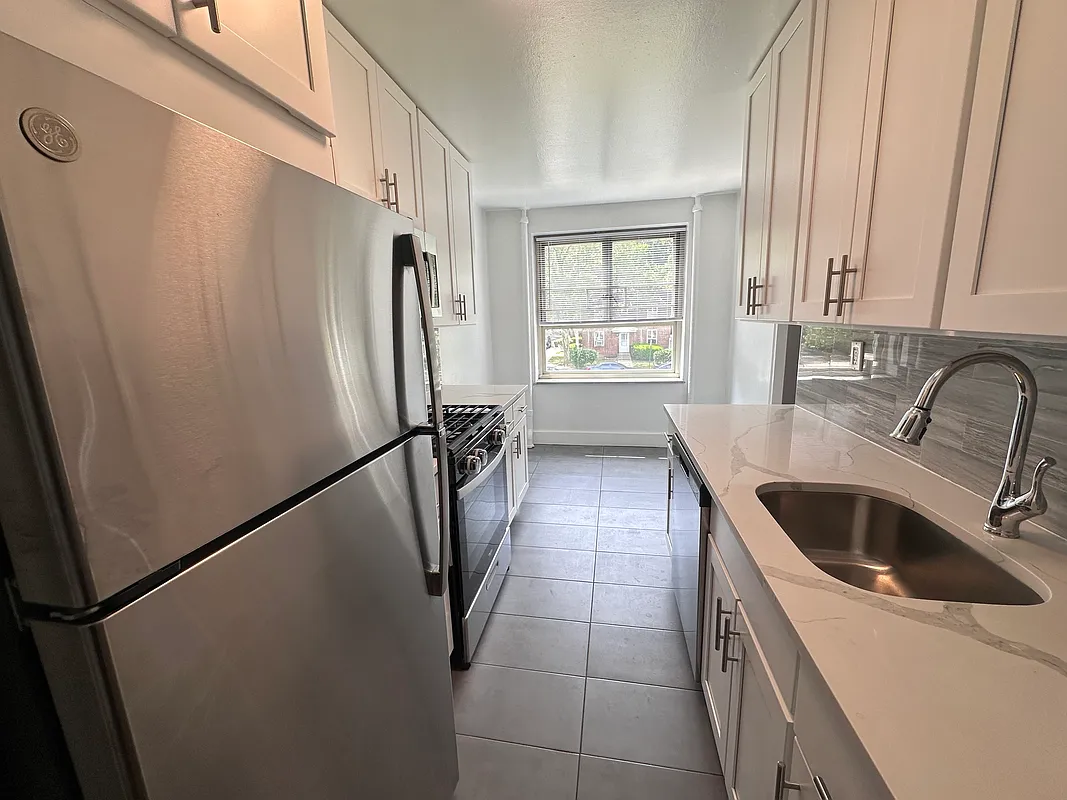 194-05A 67th Avenue 2E