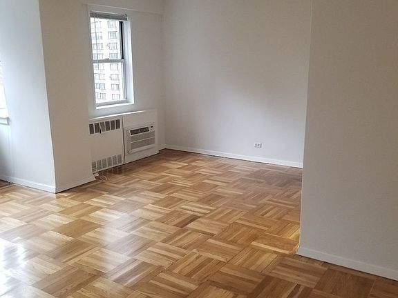 4th image of 30 W 60th St APT 15G