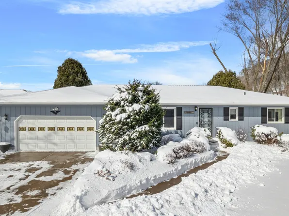 244 Edgeview Dr, Rollingstone, MN 55969