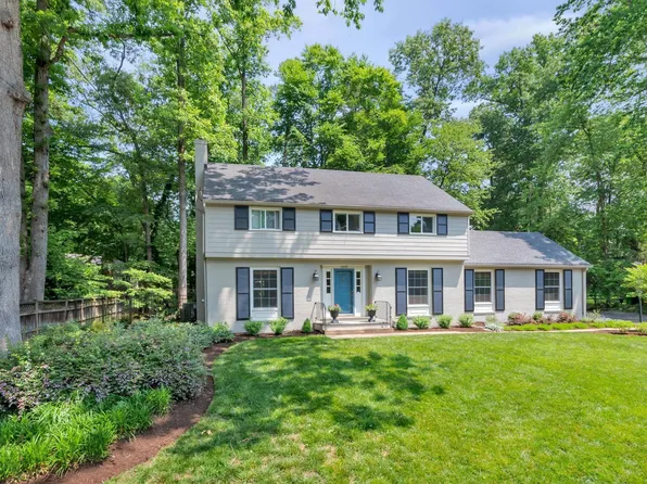 1445 Grove Rd, Charlottesville, VA 22901