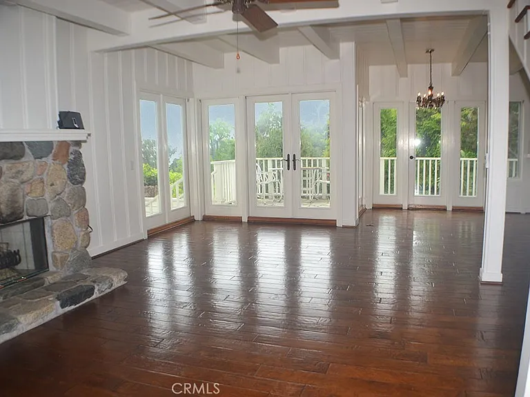 490 Diamond St — Photo 2