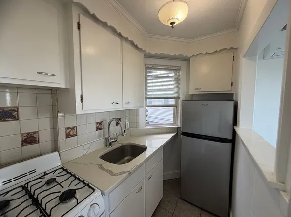 87 Winthrop Shore Drive Apartments, 87 Winthrop Shore Dr APT 1, Winthrop, MA 02152