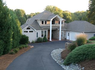 410 Sourwood Dr, Hardy, VA 24101