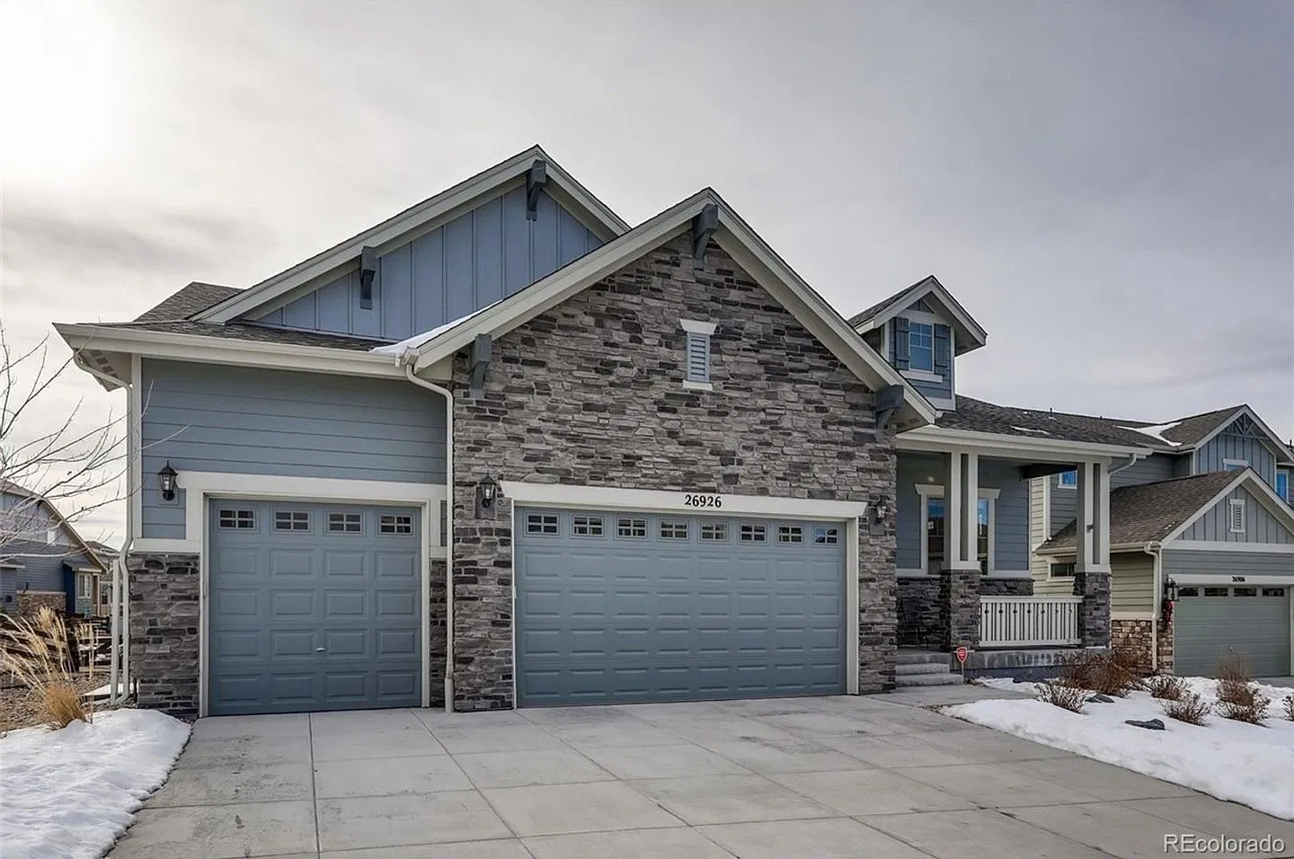 Spacious 5-Bedroom Home in Aurora Prime Location & Top Schools — Photo 1