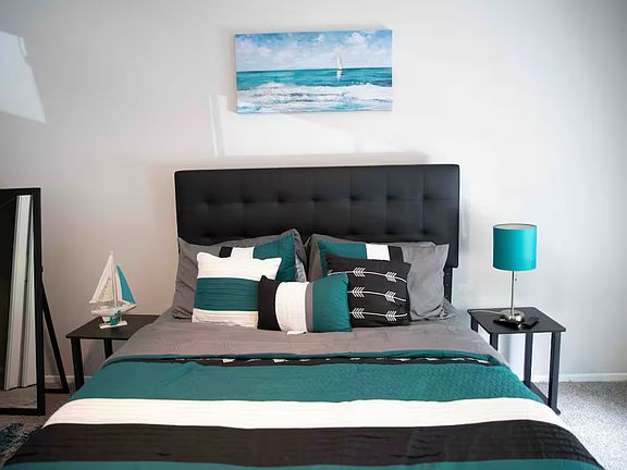 Bedroom 1 Queen