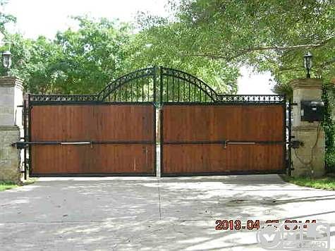 1st image of 587 Shady Oaks Dr