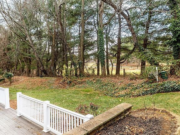 4th image of 47 Villa View Dr