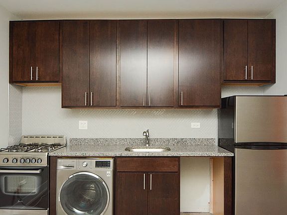 2nd image of 429.5 W Belden Ave #D501b