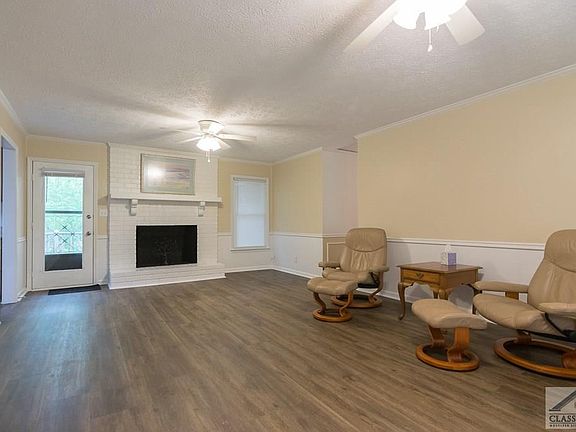 3rd image of 1080 Brookwood Dr