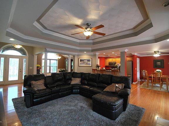 4th image of 477 Hamilton Pl