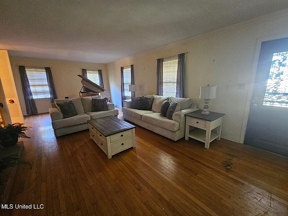 4th image of 101 Idlewild Dr