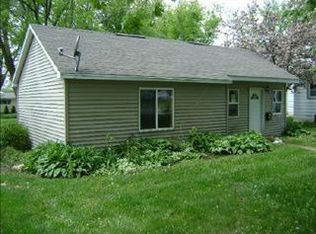 704 6th St, Harvard, IL 60033