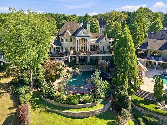 3rd image of 121 Cedar Woods Trl
