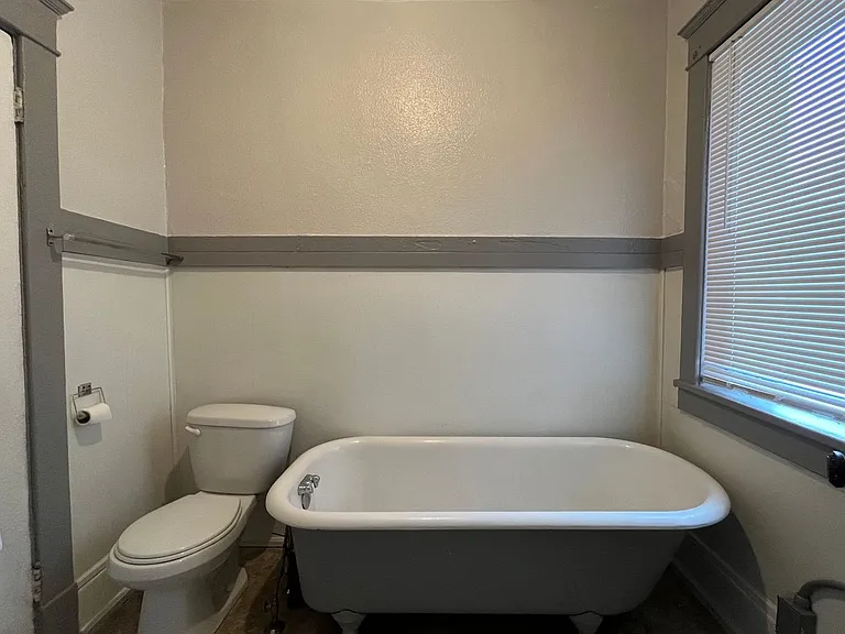 1010 W Boone Ave — Photo 7