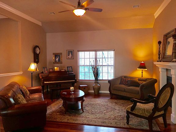 3rd image of 3 Warwick Cir