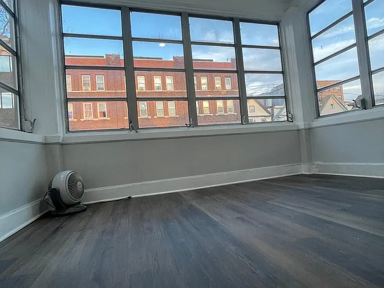101 Romaine Ave — Photo 14