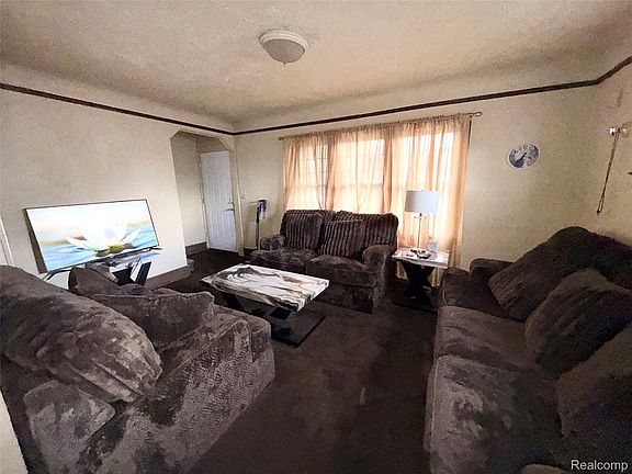4th image of 17245 Evergreen Rd
