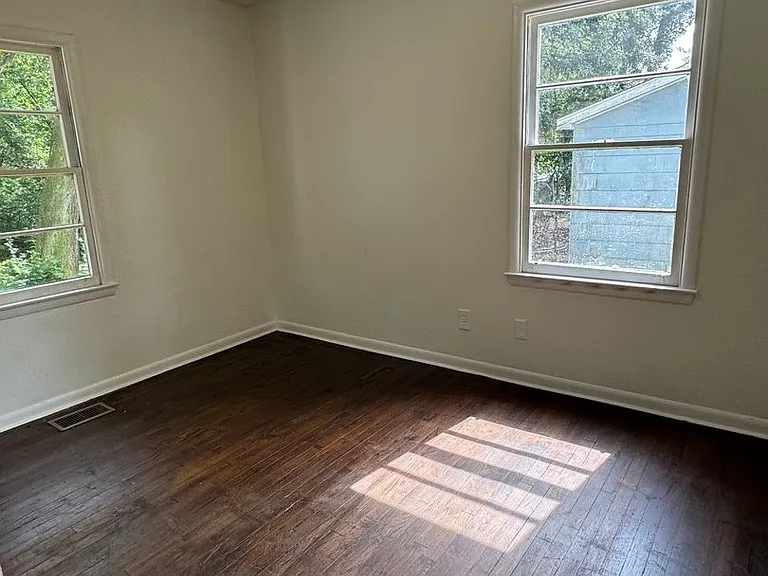 3923 Moffett Ct — Photo 6