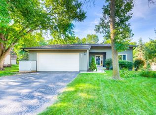 112033 Warner Cir, Chaska, MN 55318